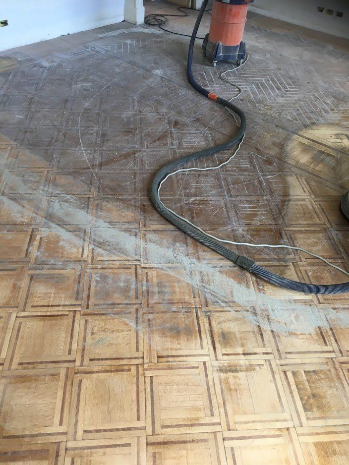 pavimento a quadri in rovere