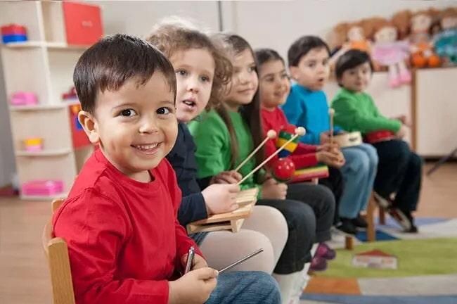 KINDERELLO MOBILIARIO ESCOLAR Y JUGUETES DIDÁCTICOS  - MANUALIDADES