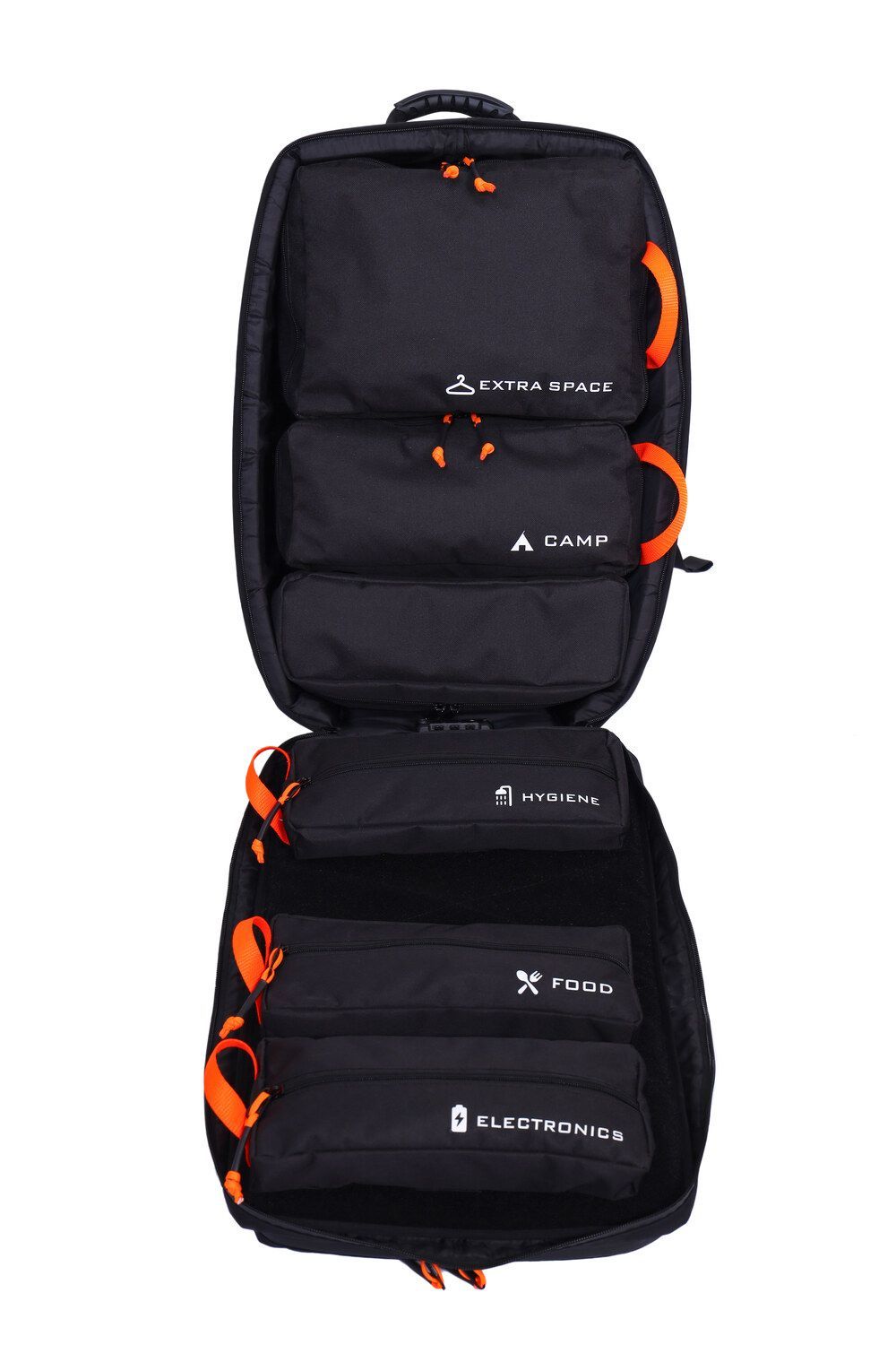 Czarna torba z pomarańczowymi uchwytami i kieszeniami na białym tle.