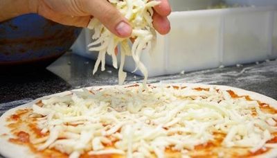 Preparazione pizza