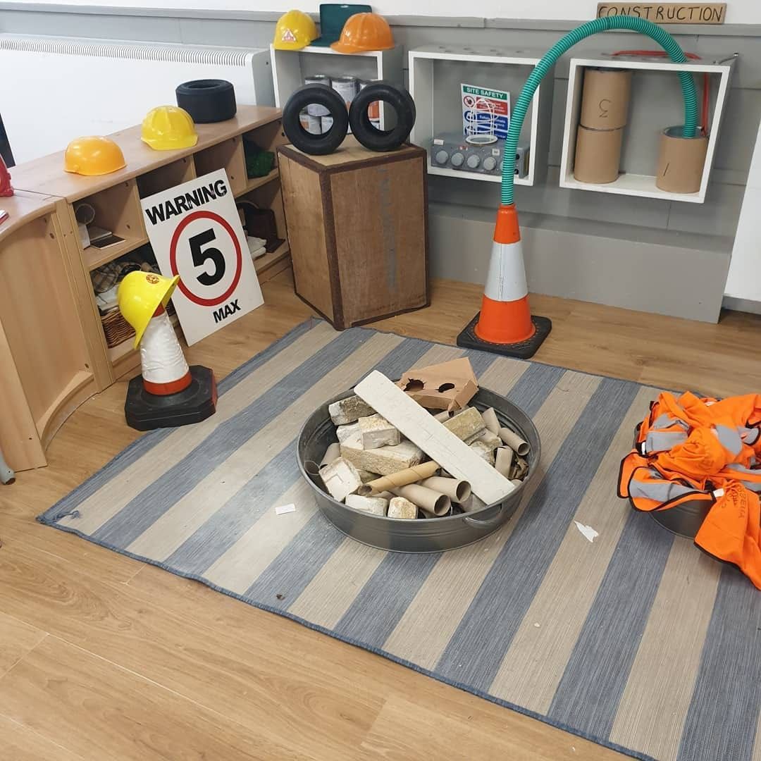 A warning sign with the number 5 on it