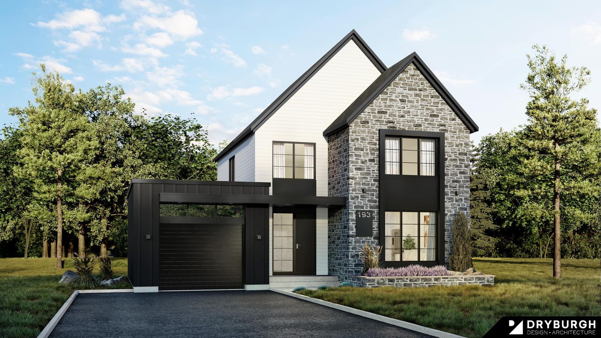 Une maison noire et blanche avec une porte de garage noire est entourée d'arbres.