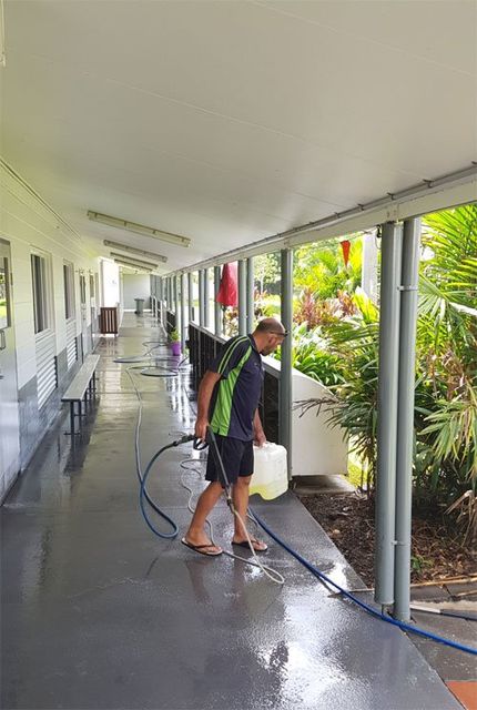 pressure cleaning cairns