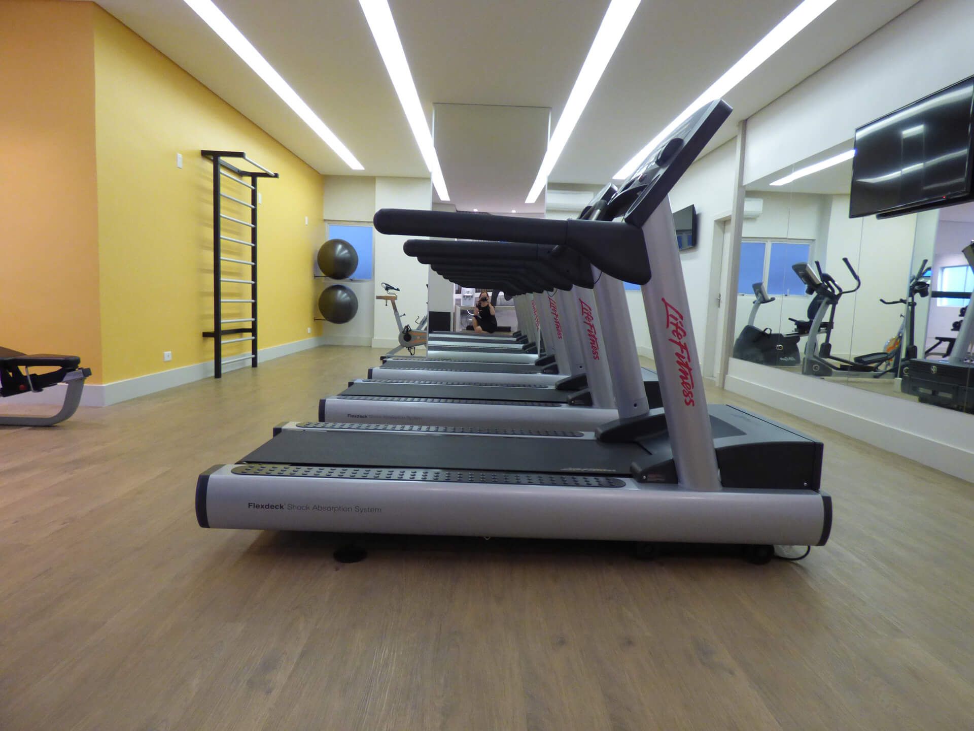 Fitness center - Deville Business Maringá