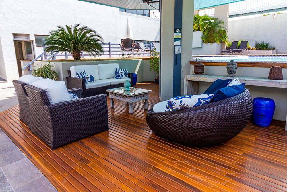 poltronas externas da piscina