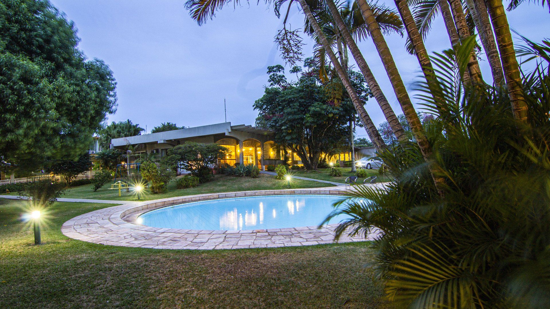 Piscina externa adulto e infantil