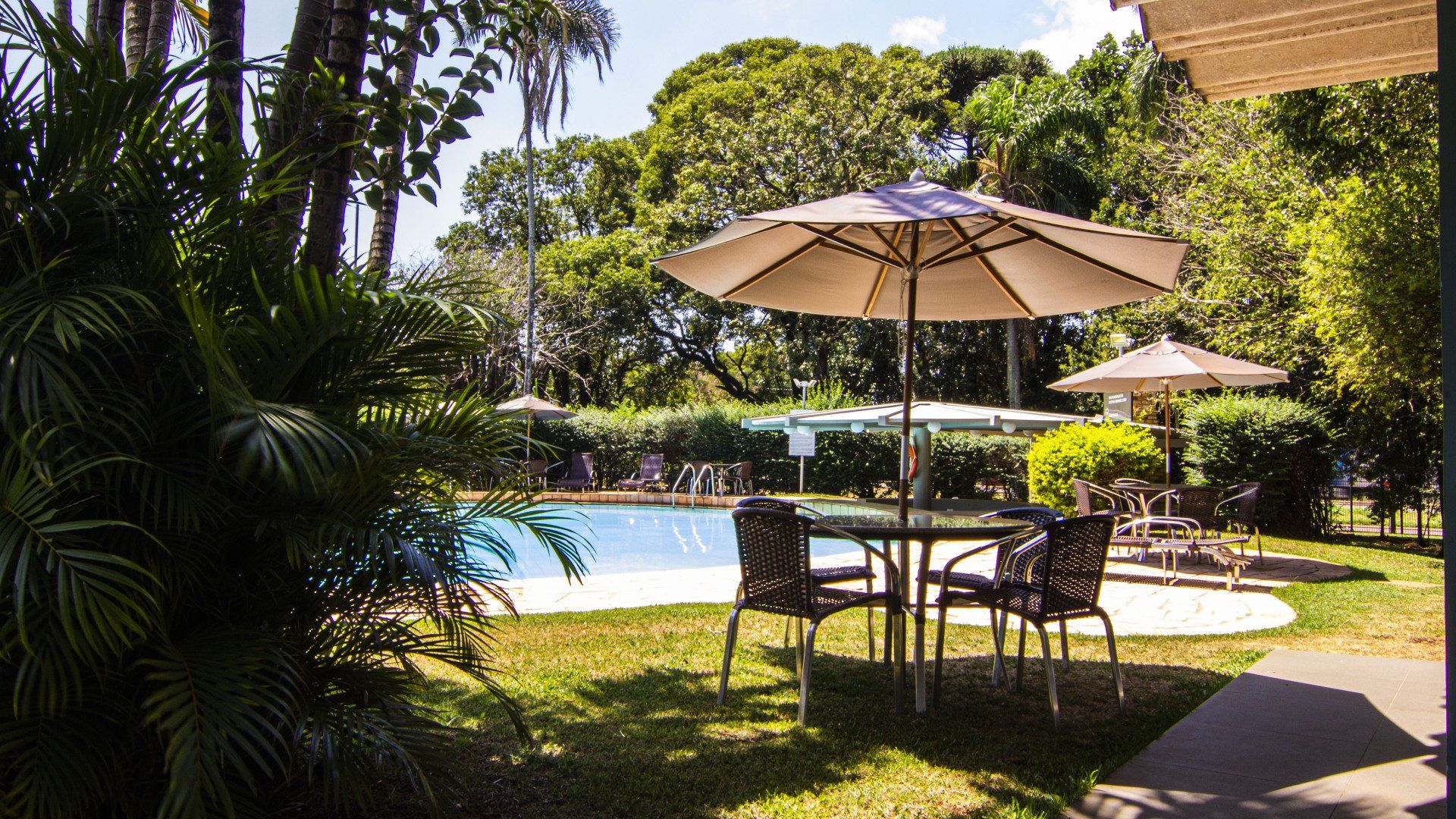 Piscina externa adulto e infantil