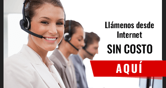 Call center agents with headsets and text: “Llámenos desde Internet sin costo aquí”