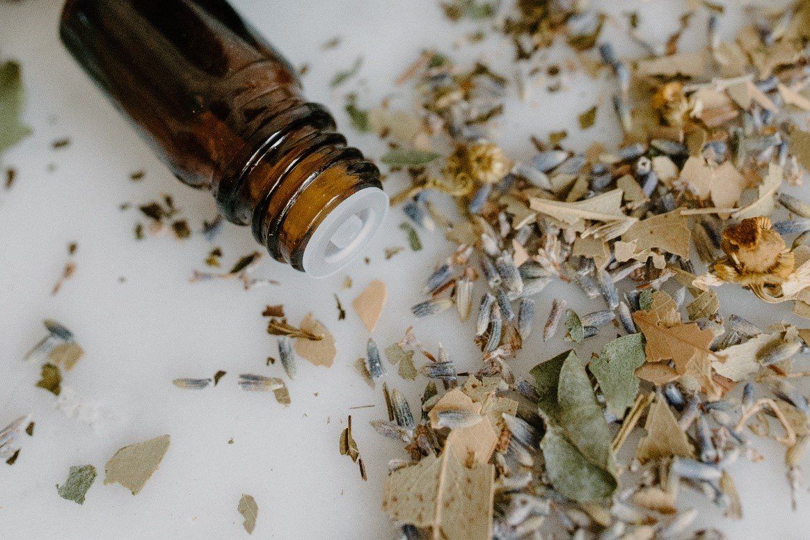 A picture of an essential oil bottle