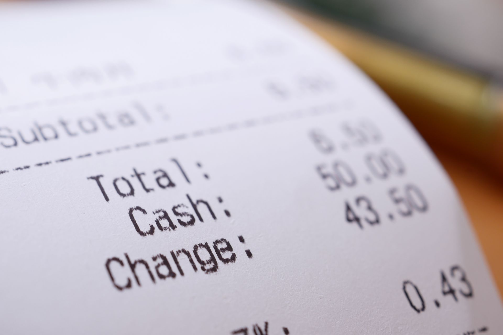 restaurant receipt showing total, cash, and charge