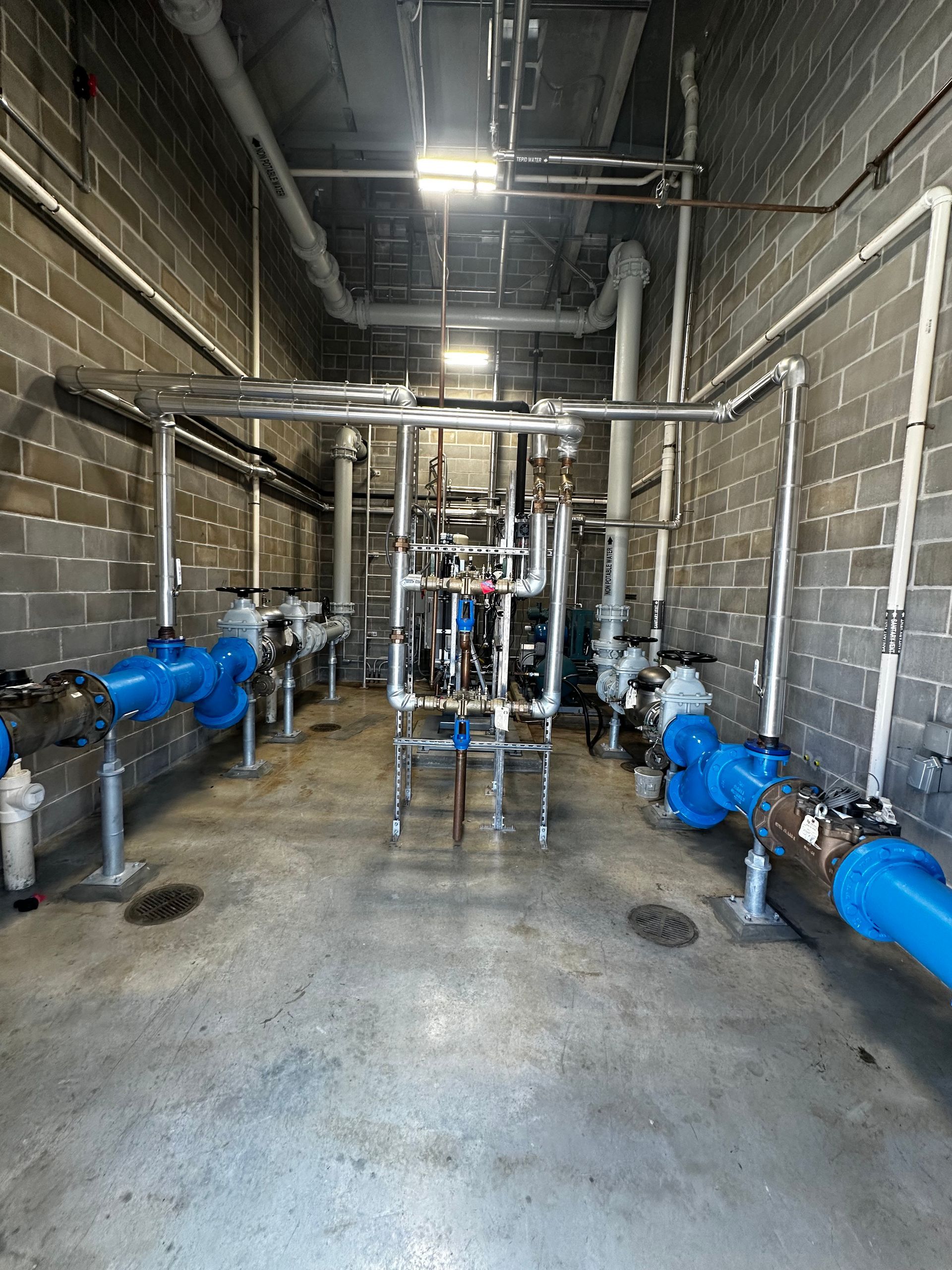 The roof of a building with a lot of pipes on it.