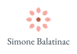 Simone Balantinac Logo von Simone Balatinac mit einem stilisierten Blumenmuster in Rosa und Braun über dem Namen.