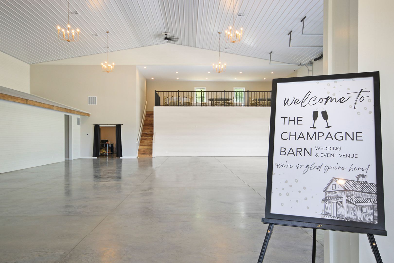 Discover the Beauty of Mid-Missouri at the Champagne Barn, the Best Wedding Venue in the Area.