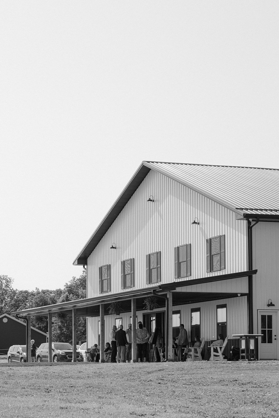 The Champagne Barn Is a Beautiful Wedding Venue in Harrisburg, MO. Visit Our Wedding Barn Today.