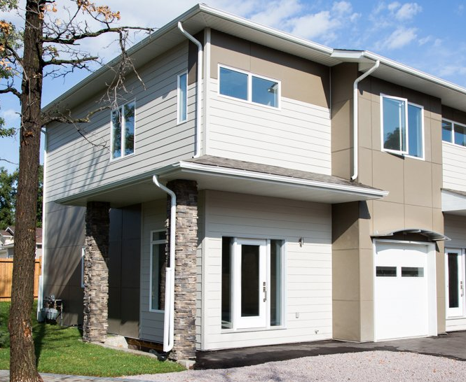 Come Home to The Oaks On Roblin