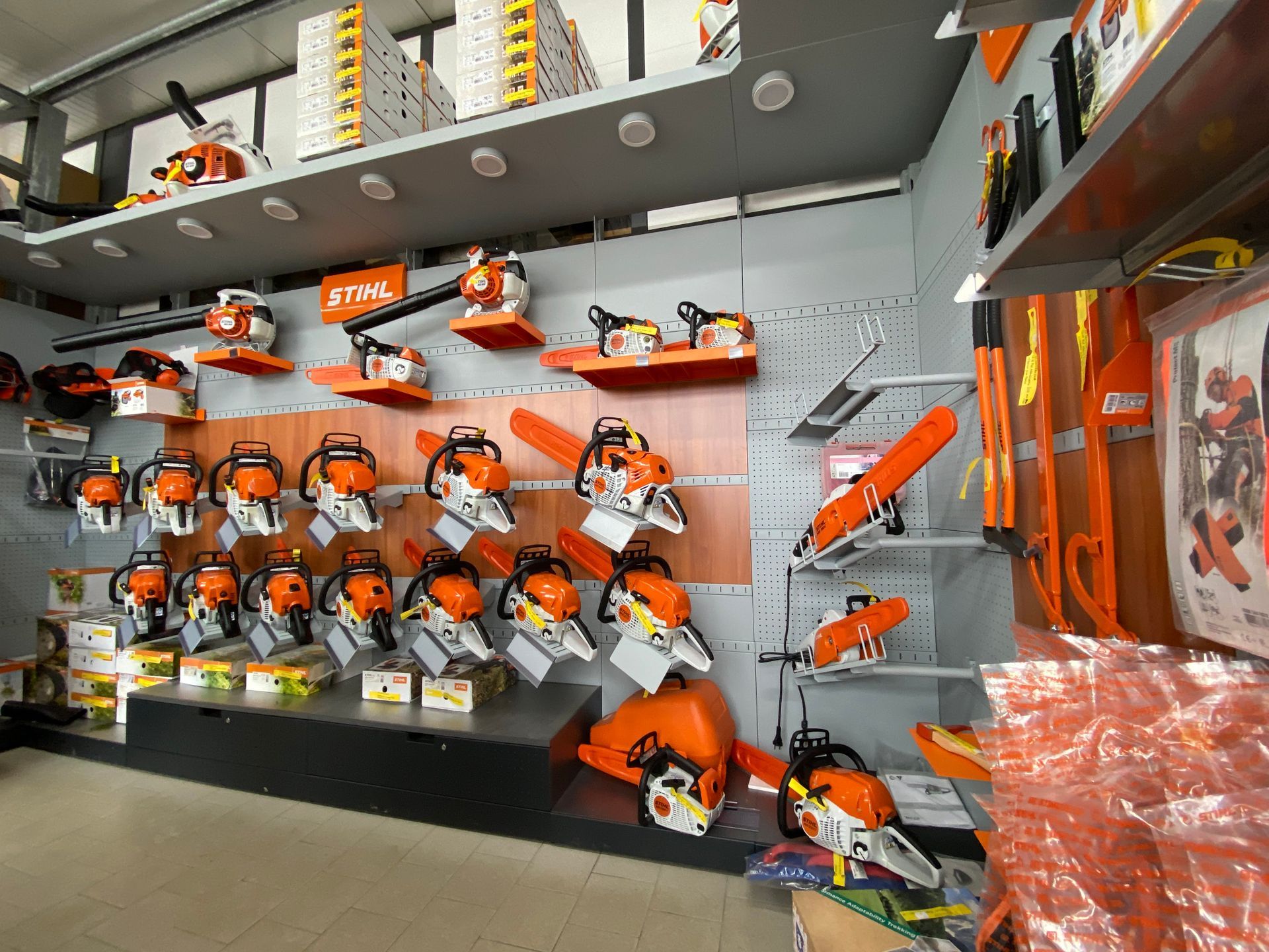 motoseghe-arancioni-03