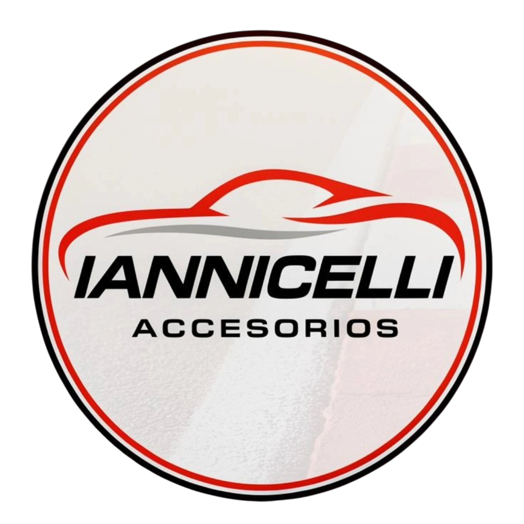 Logotipo de IANNICELLI ACCESORIOS en negro y rojo con el contorno estilizado de un coche dentro de un emblema circular.