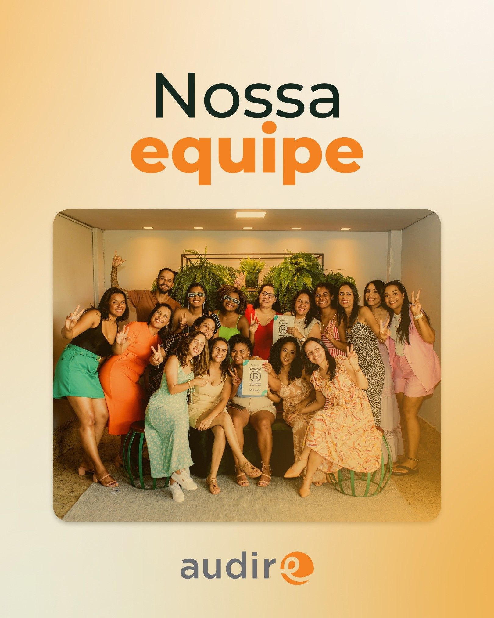 equipe Bridge Audire e Agire em evento comemorando a certificação do Sistema B