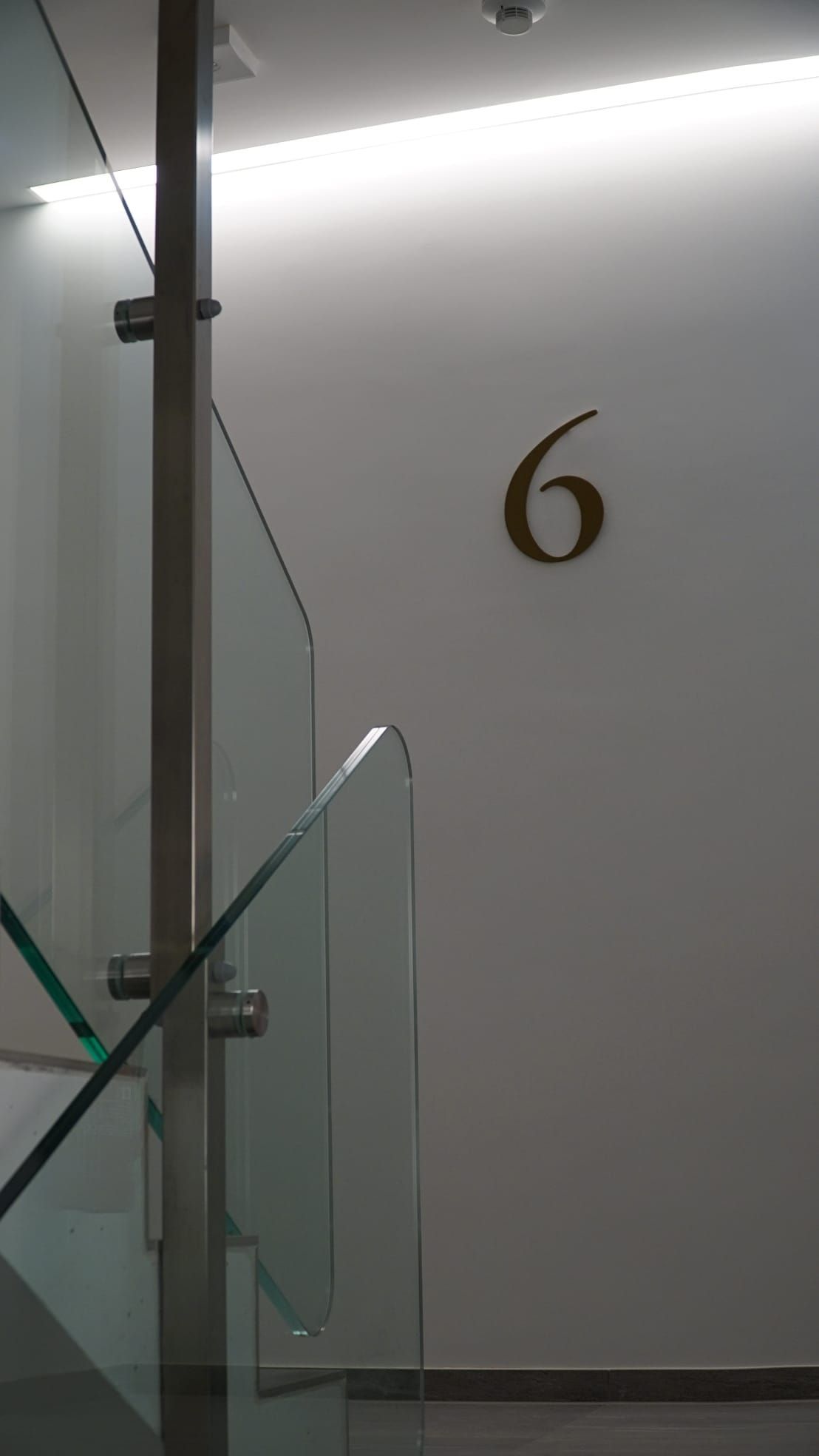 Numéro en métal pour immeuble