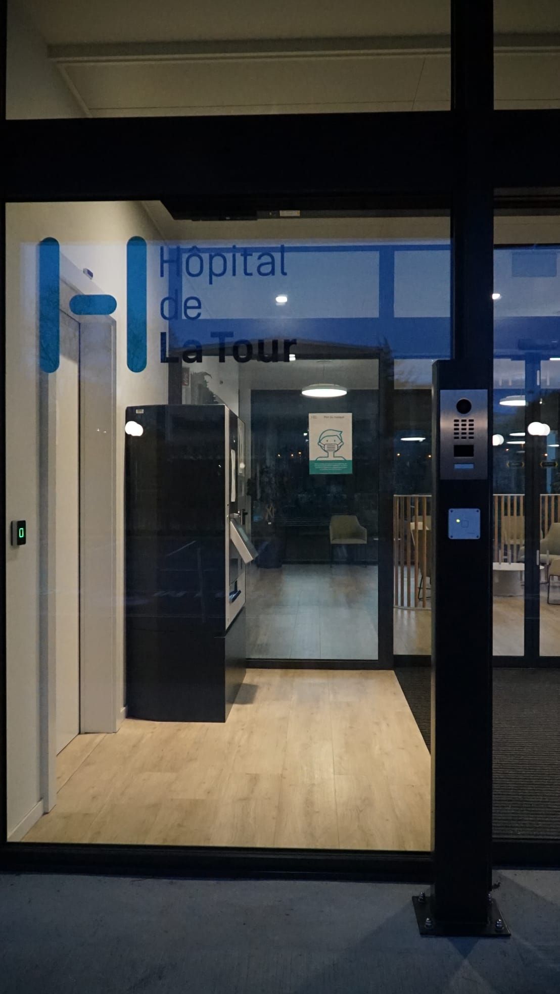 Porte d'entrée métallique