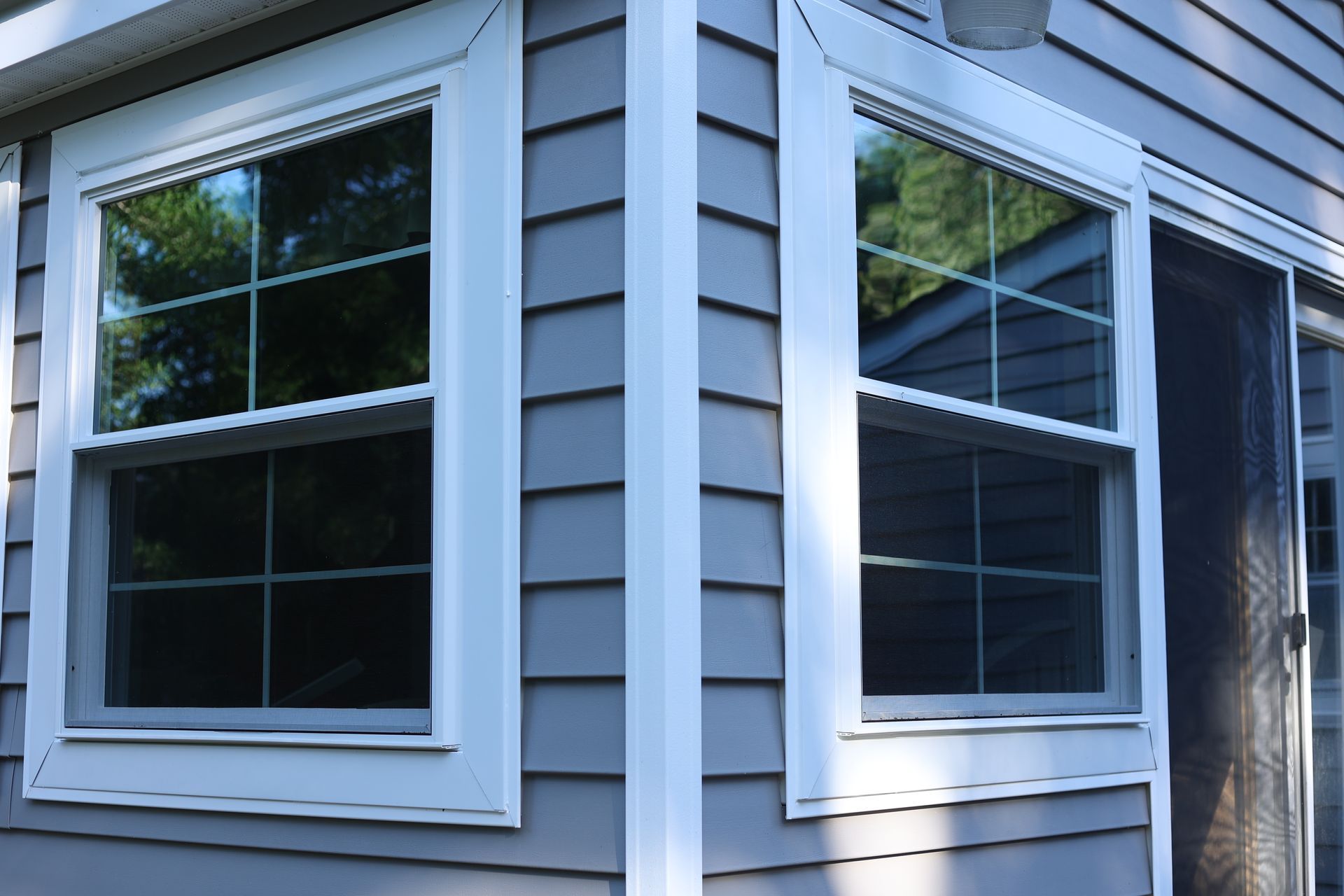 After image cf RETEX insulated vinyl siding and home window replacement in North Chesterfield VA 23235.