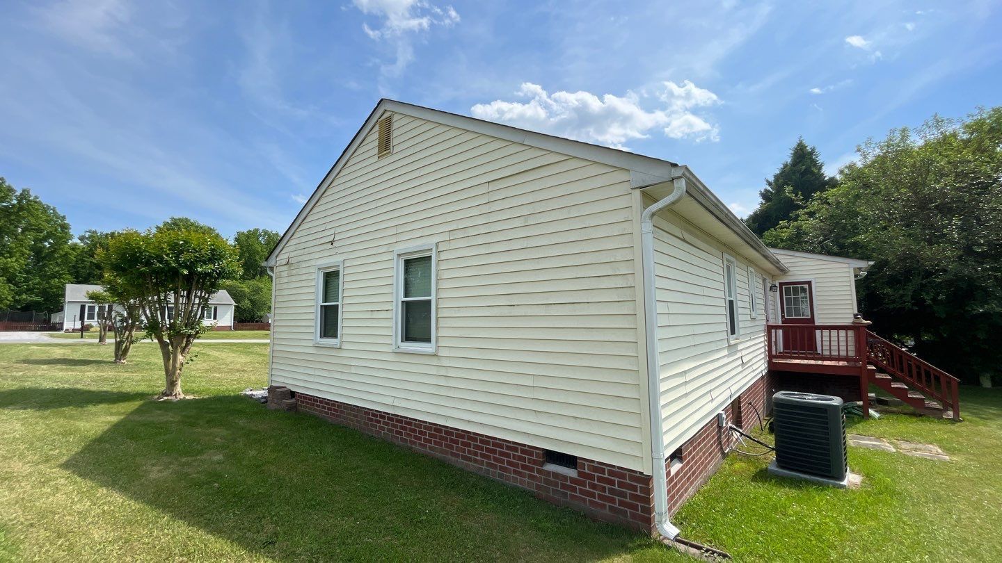 A before photo of a RETEX siding replacement project in Mechanicsville VA 23111.