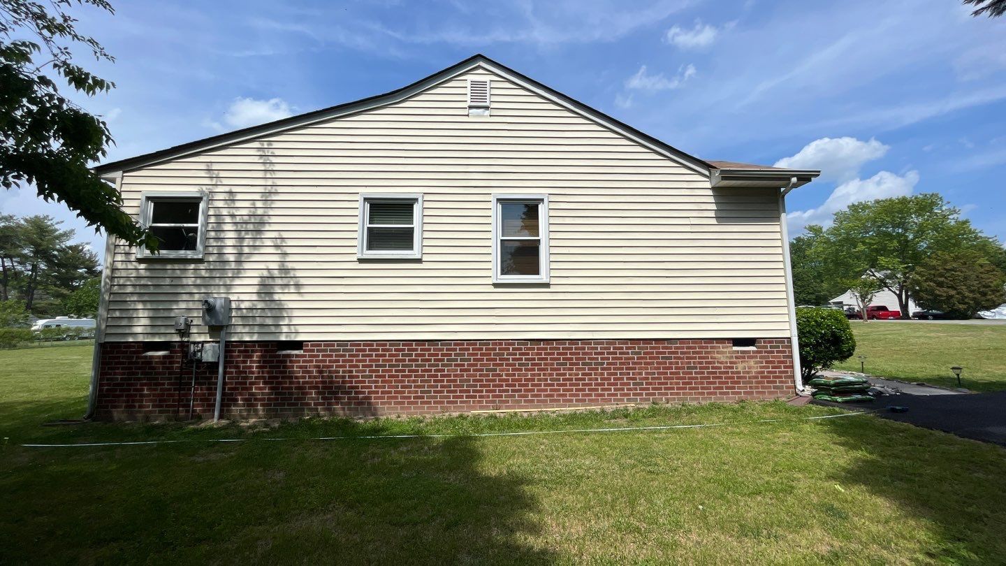 A before photo of a RETEX siding replacement project in Mechanicsville VA 23111.