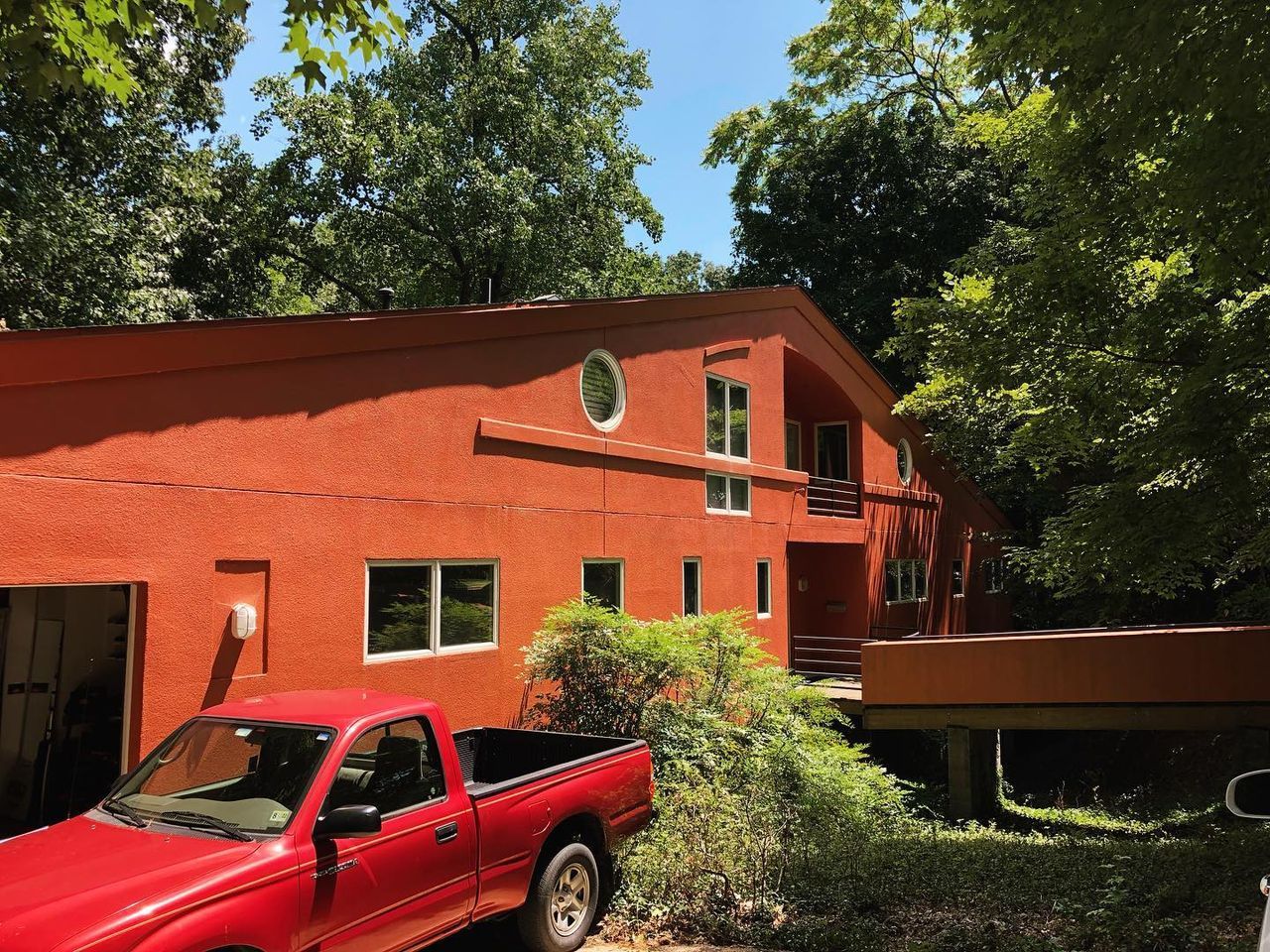 Image of Forest Hill home RETEX replaced the roof for in August 2022.