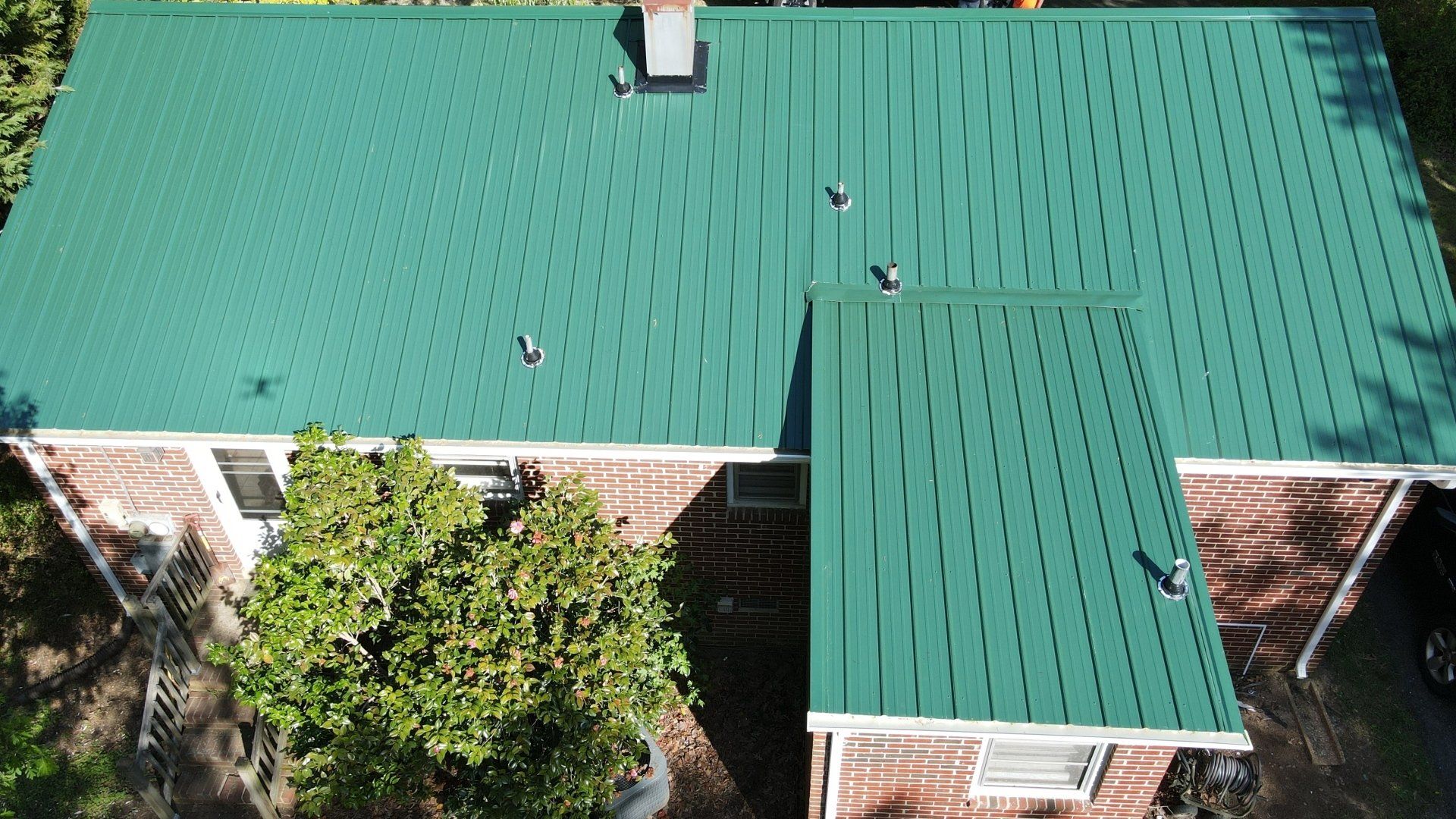 A drone image of a RETEX ivy green ribbed metal roof replacement in North Chesterfield VA 23235. 