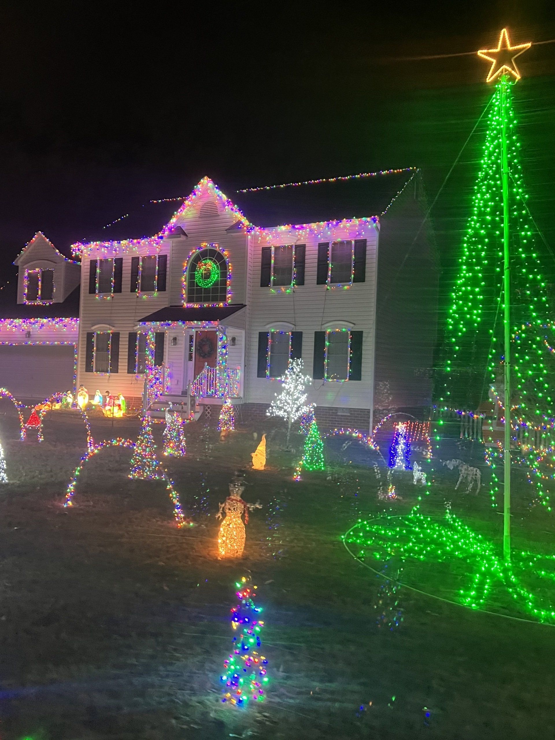 Image of local holiday lights from Walton Park neighborhood of Midlothian VA 23112. Photo by RETEX's Katelyn Lewis.