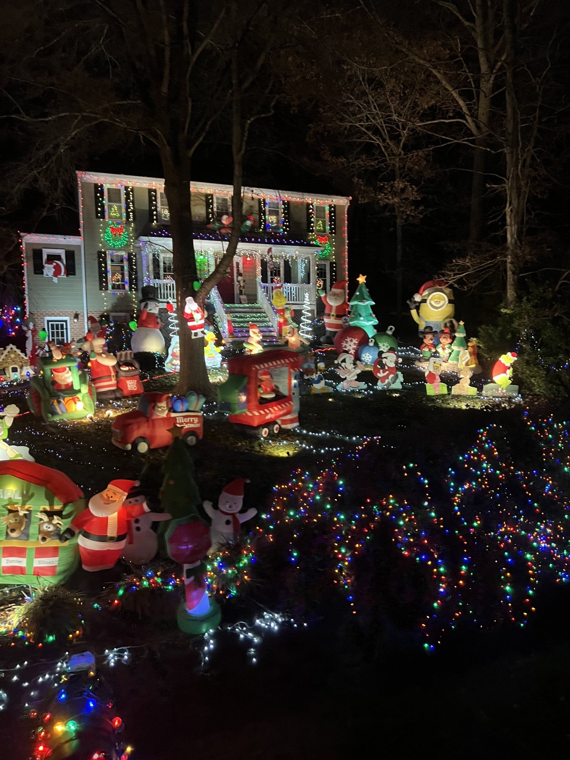 Image of local holiday lights from Walton Park neighborhood of Midlothian VA 23112. Photo by RETEX's Katelyn Lewis.