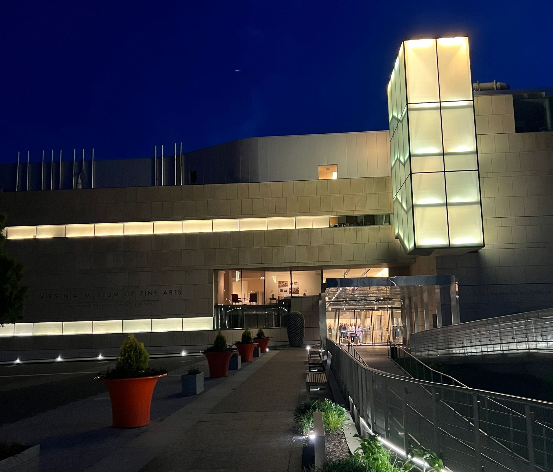 Image of the outside of the Virginia Museum of Fine Arts at night. Photo by RETEX's Katelyn Lewis.