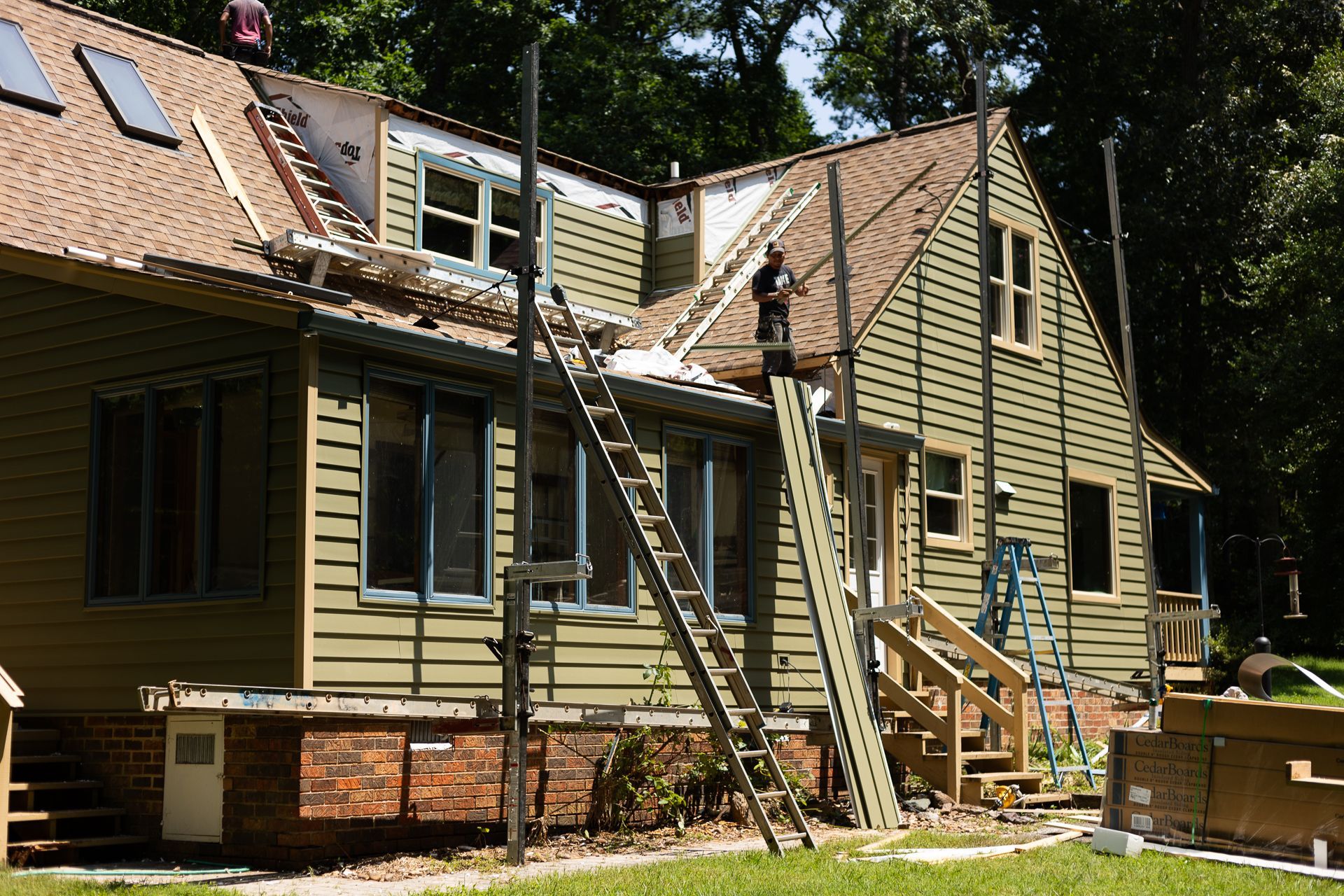 A during-installation photo of RETEX installing CertainTeed Cedarboard siding on a North Chesterfield VA home.