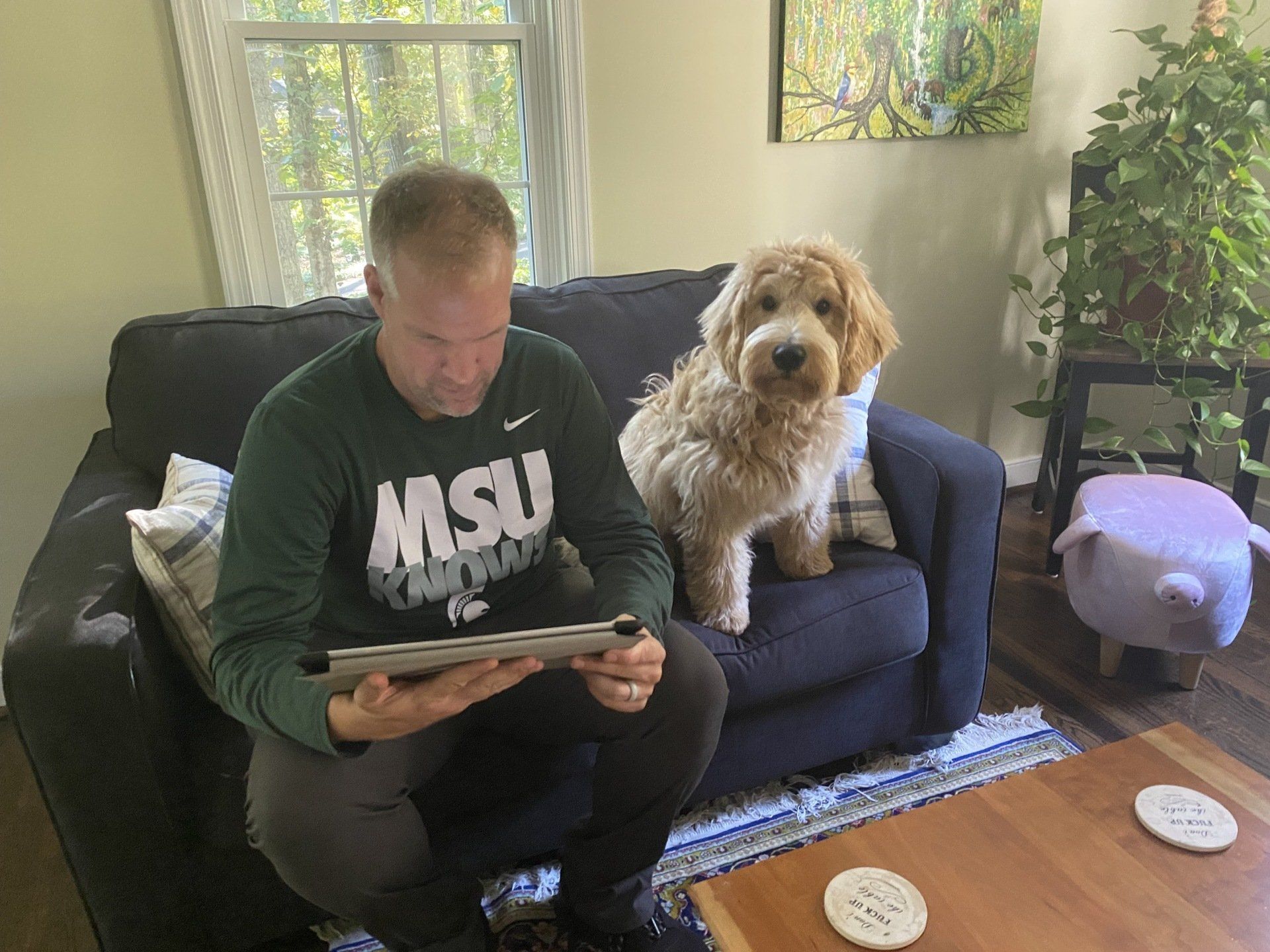 Image of RETEX's Mark Erickson sitting on couch next to Albus Lewis.