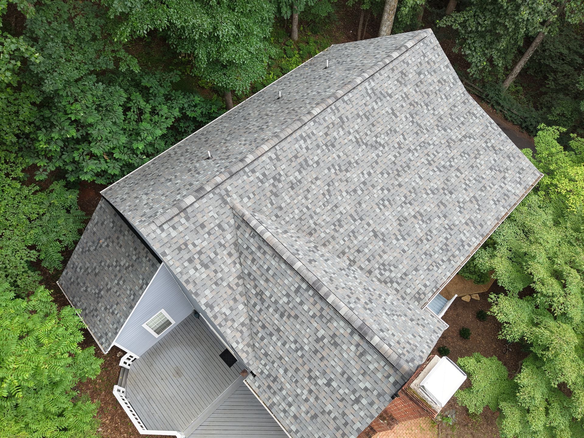 Image of RETEX roof replacement in Midlothian VA 23112.  Tamko Heritage Rustic Black architectural asphalt shingles.