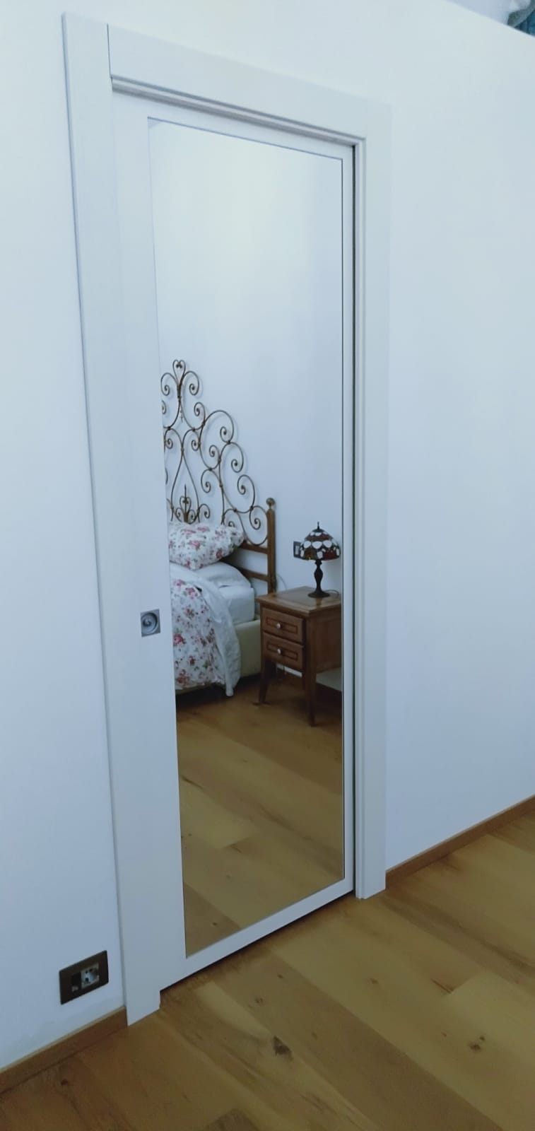 porta finestra aperta con vista sui monti