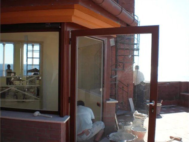 porta vetrata aperta