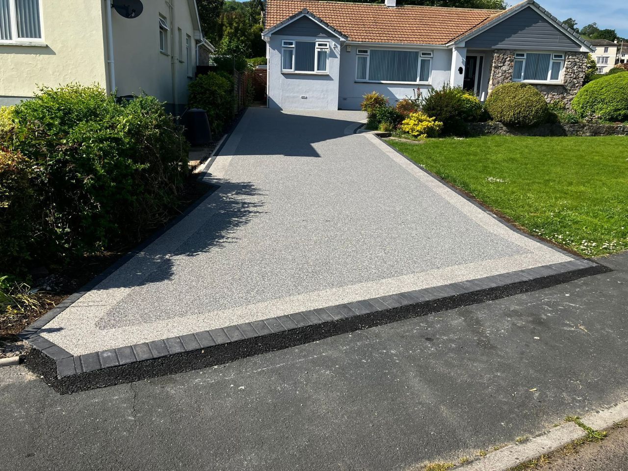 Grey resin driveway with light grey resin and dark grey block paving borders