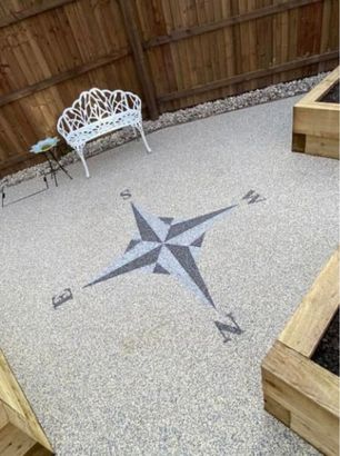 Resin driveway with compass pattern