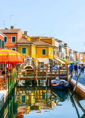 Enjoying a private boat excursion to Murano and Burano islands in the Venice lagoon.with Ale Fragalla