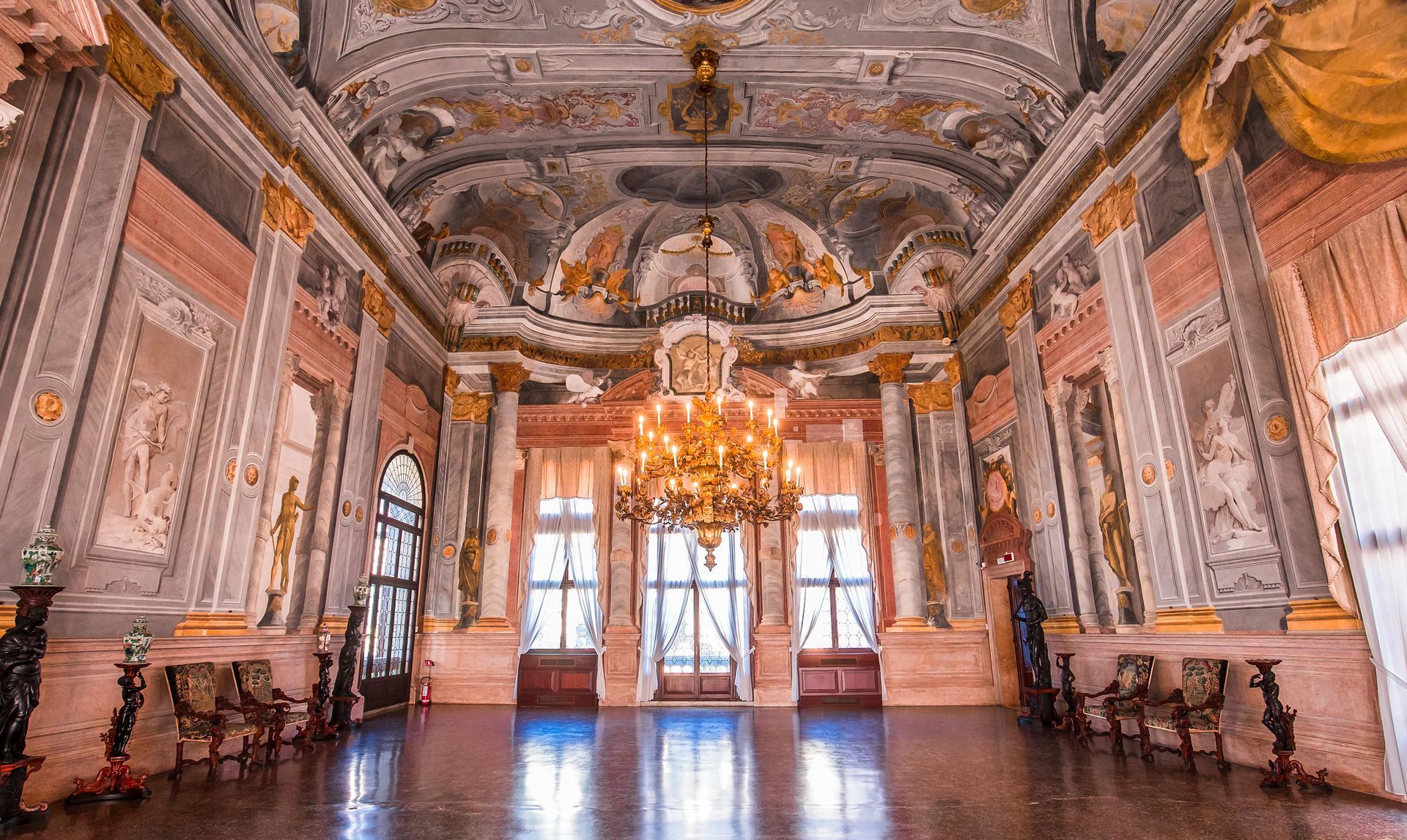 Ale Frgalla Venice tour guide Hidden Venice: Ca’ Rezzonico & Scala Contarini Tour