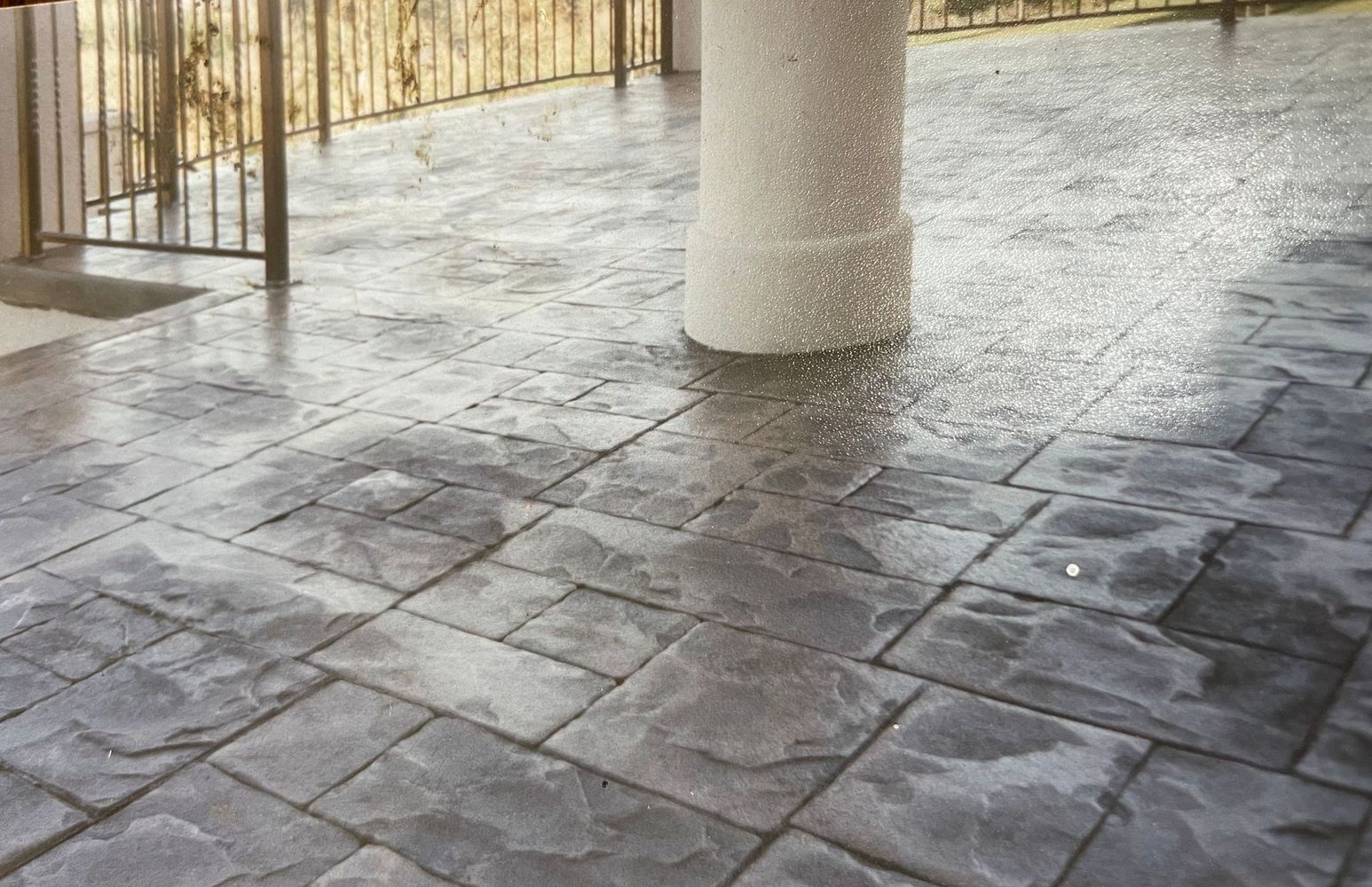 A concrete floor with a pillar in the middle of it.