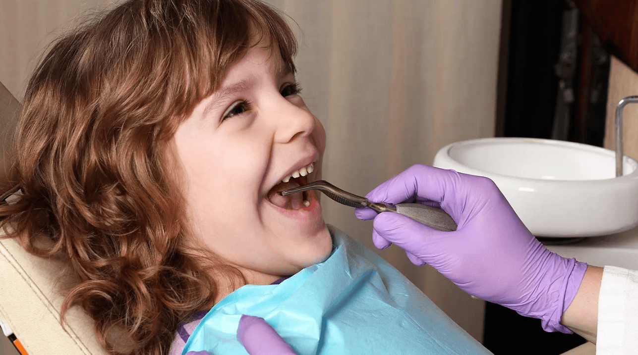 Dentista con bambina
