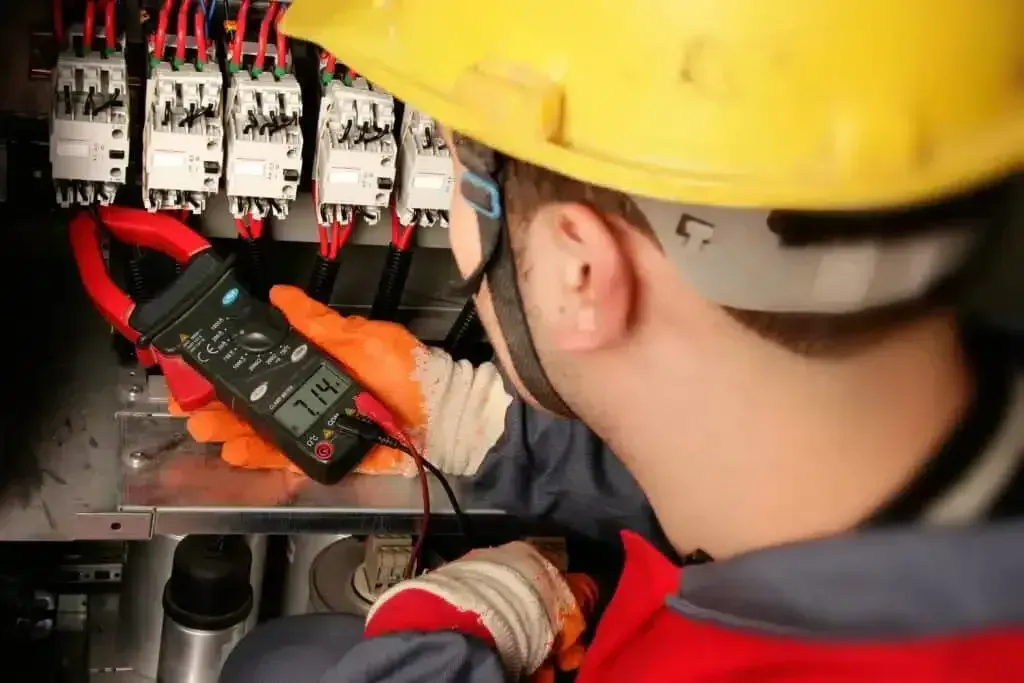 Electrical safety and code adherence in grow room setup