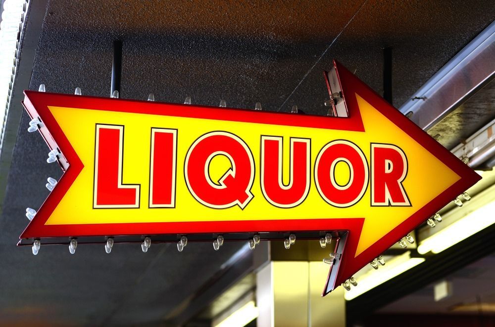 A Liquor Sign With an Arrow Pointing to the Right — Sign Media Solutions in Ballina, NSW