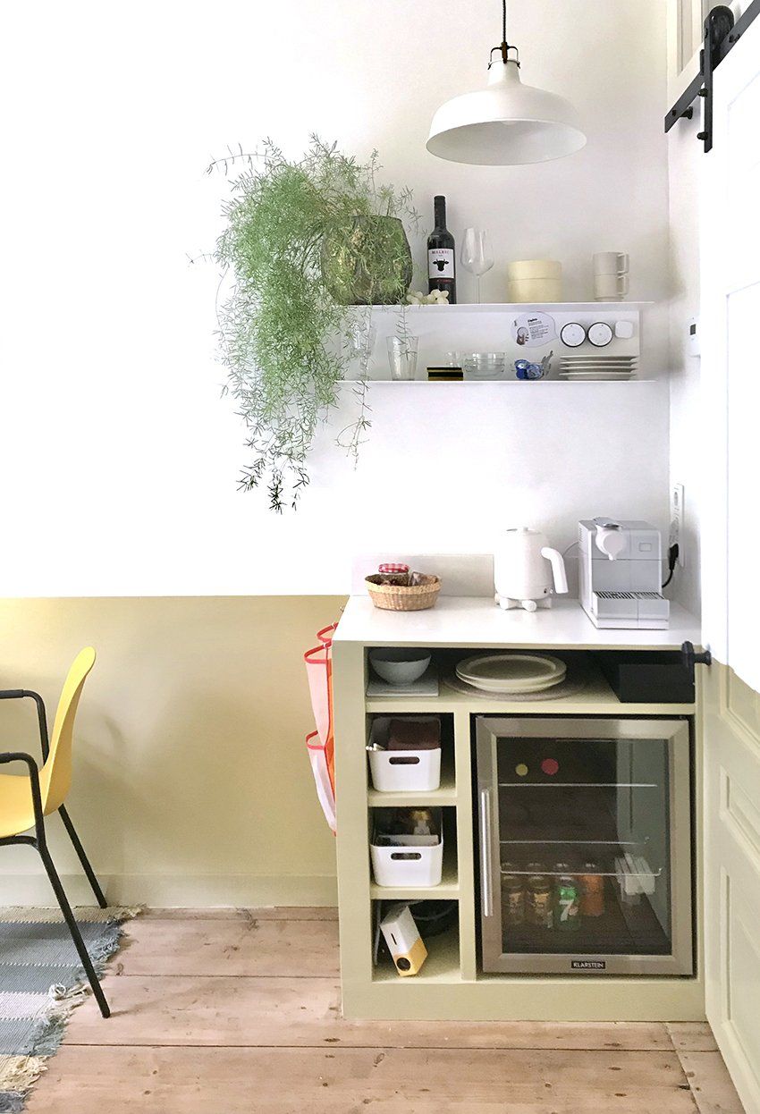 The Music Box: pantry met koffie, thee en koelkast