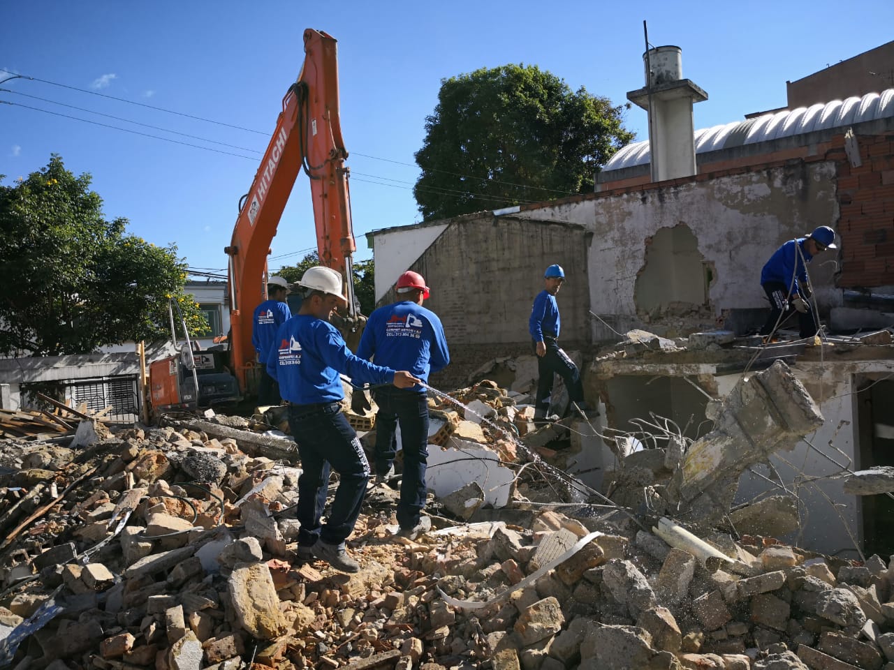 JH Company Services S.A.S. trabajadores en demolición