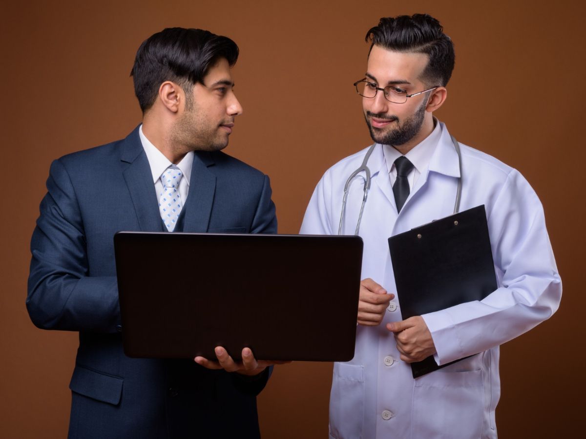 A clinician and an administrator securely exchange healthcare data using TPA solutions.