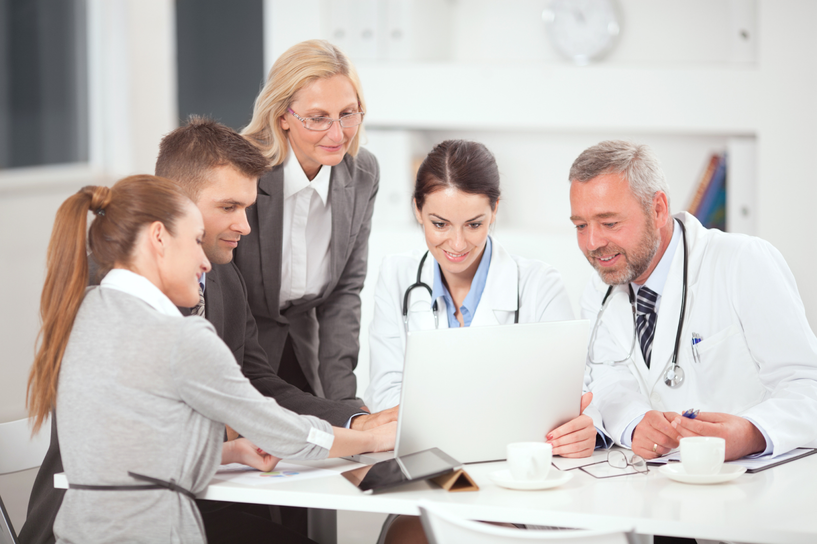 MedVision’s expert shows medical providers a live demonstration of how QuickCap can help their practice.