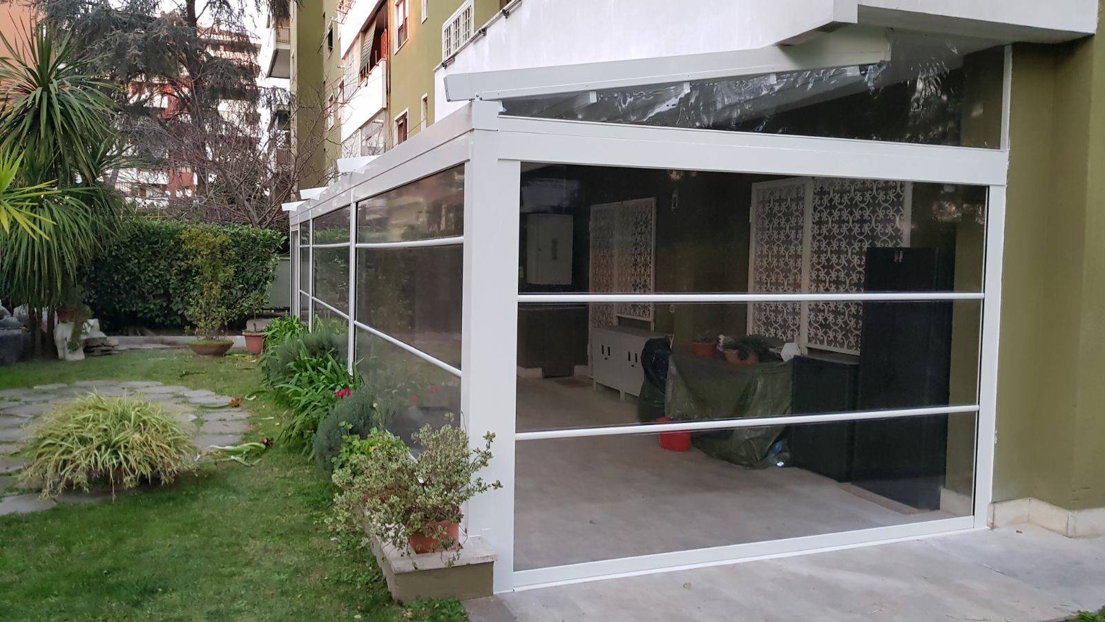 pergotenda bianca vista da fuori